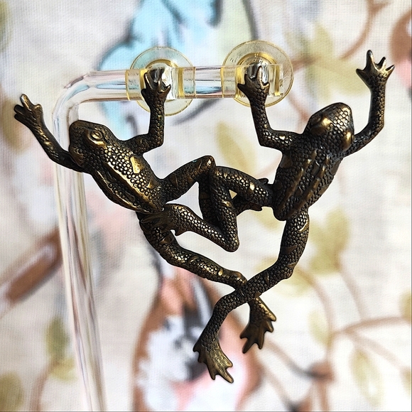 JJ J.J. Jonette Oversized Brass Tone Pierced Statement Earrings Tree Frog Oddity - Picture 8 of 11